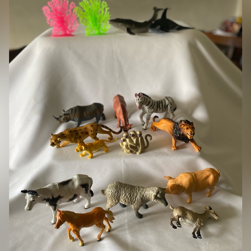 Vintage Quality Lot (16) Large Plastic Animals Including Safari, Sea, & Barnyard